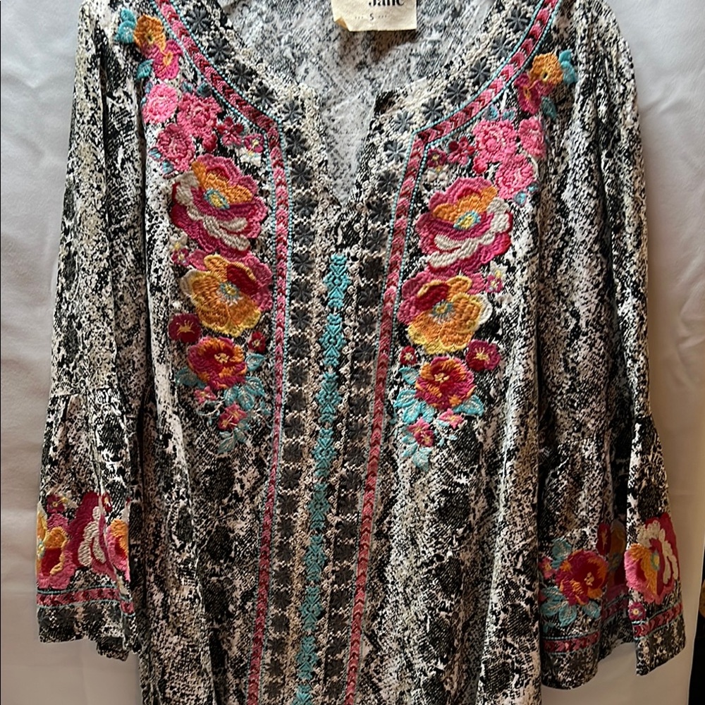 Savanna Jane - Floral Embroidered Women's Top size Small‎ - Picture 2 of 3